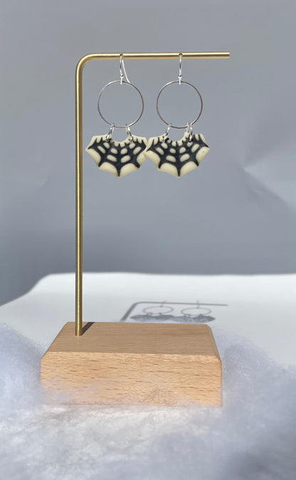 Glow-in-the-dark Spiderwebs